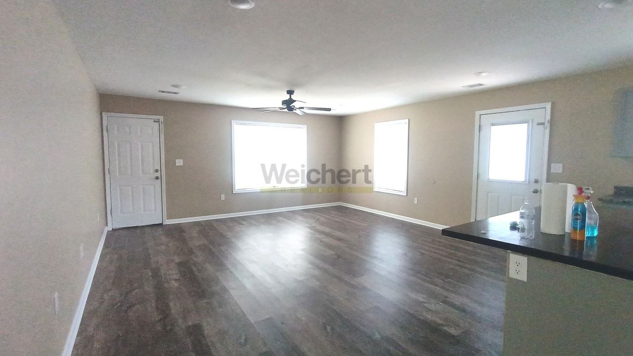 821 Vance St - Photo 2 of 12