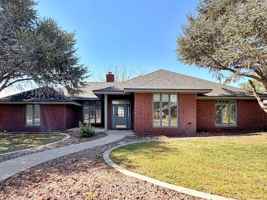 featured image of 1325 W Canterbury St