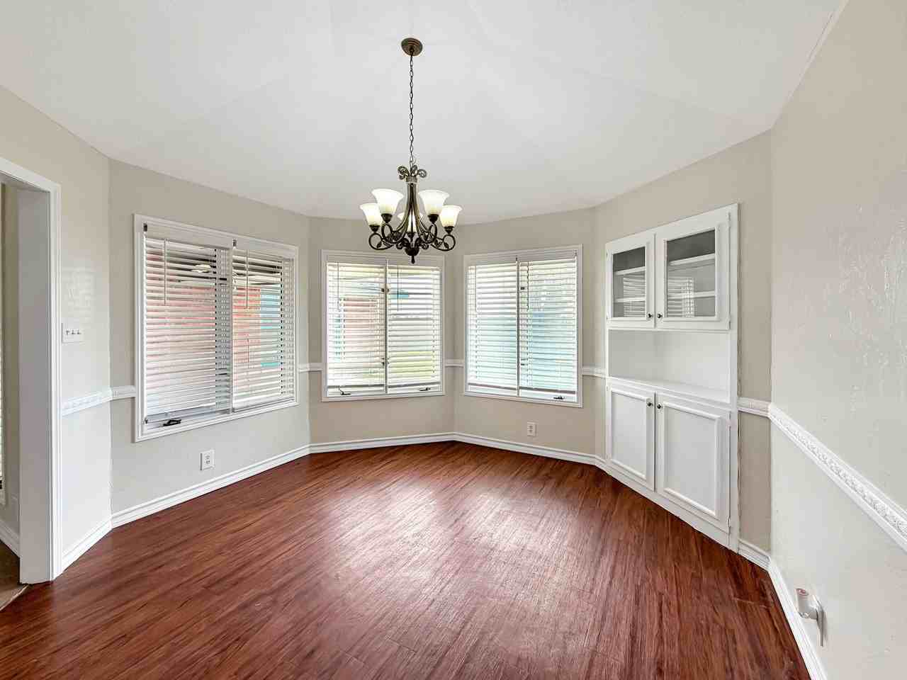 1325 W Canterbury St - Photo 4 of 21