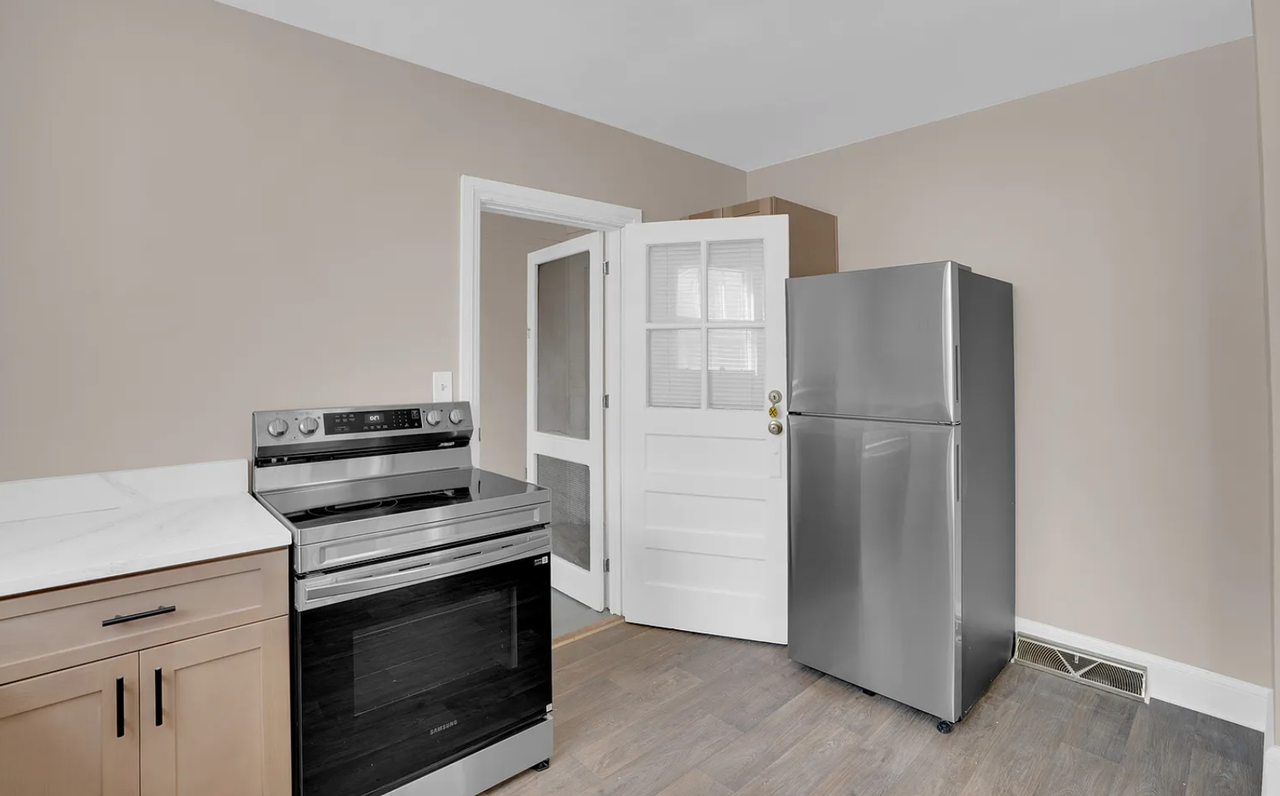 720 Poplar St #1 - Photo 3 of 8