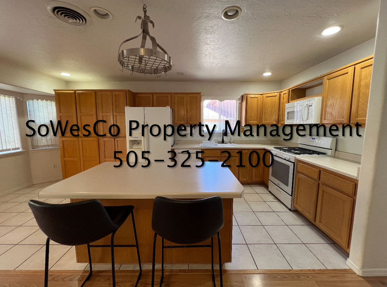 3300 Majesta Pl - Photo 5 of 23