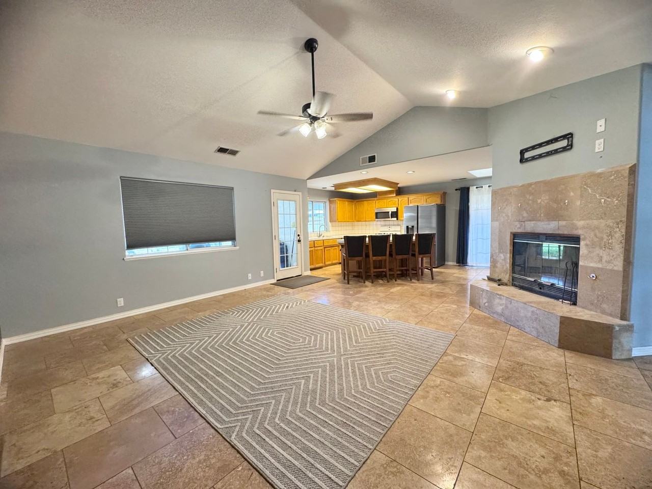 630 W 6th Ave - Photo 3 of 6