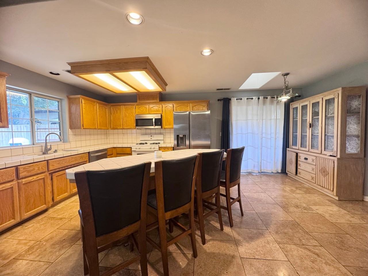 630 W 6th Ave - Photo 4 of 6