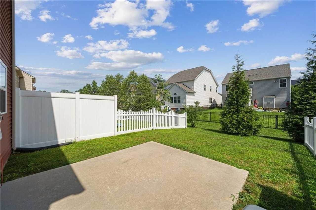 8957 Ringview Dr - Photo 2 of 16