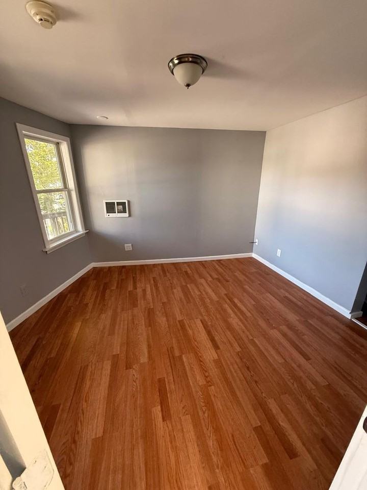 235 Oak St - Photo 3 of 4