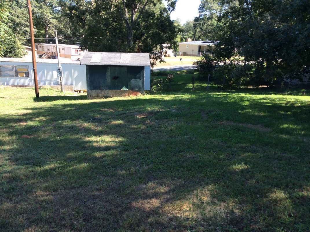 138 Stuart Cir Se - Photo 2 of 18