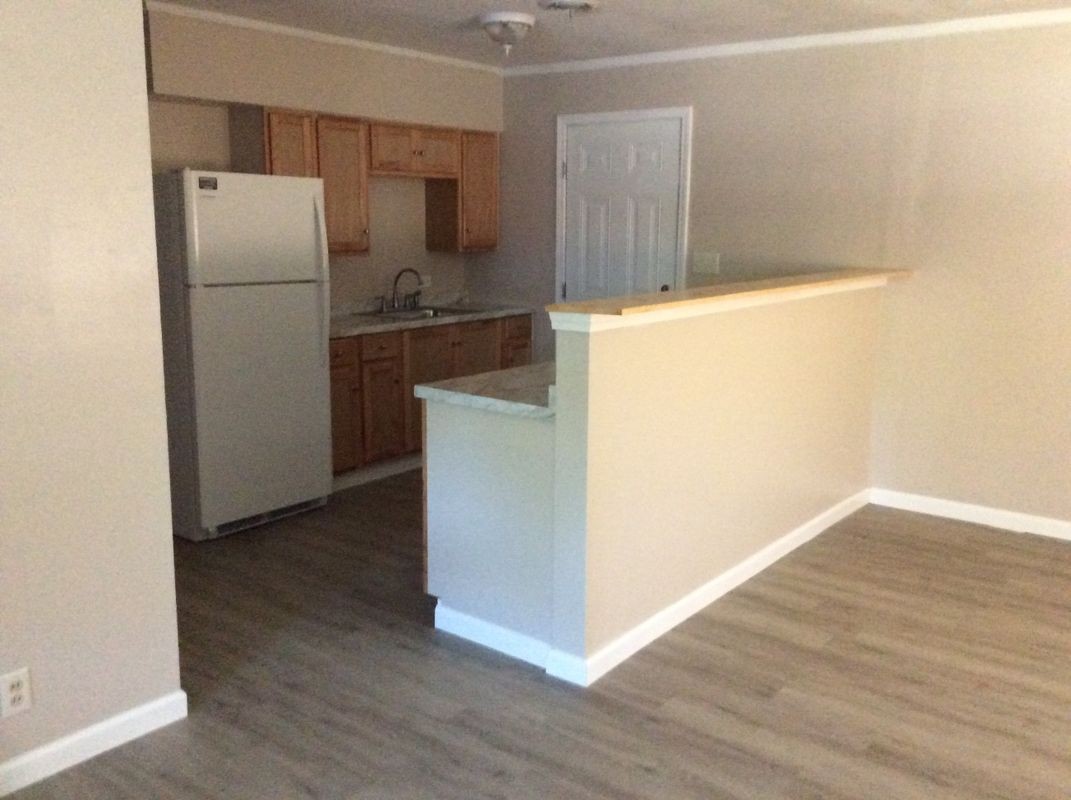 138 Stuart Cir Se - Photo 3 of 18