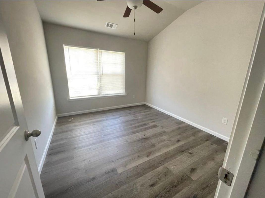 1526 Brookmere Way - Photo 5 of 12