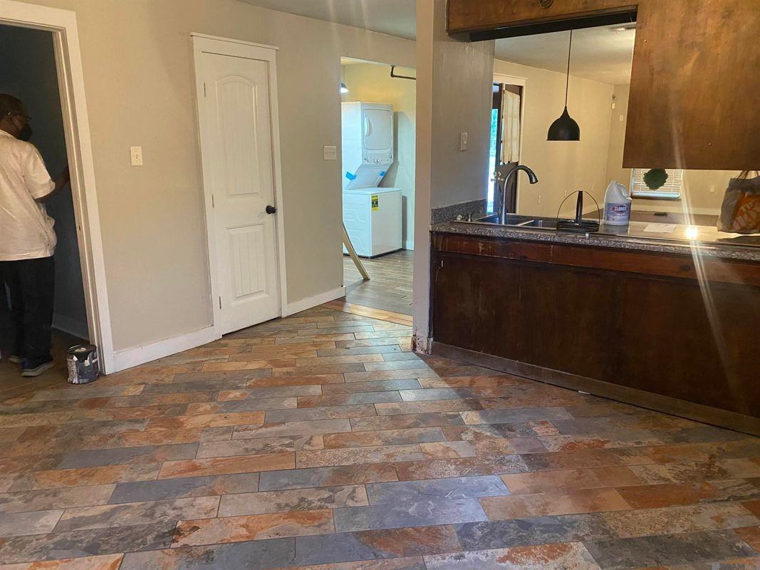 7736 Hanks Dr - Photo 4 of 8
