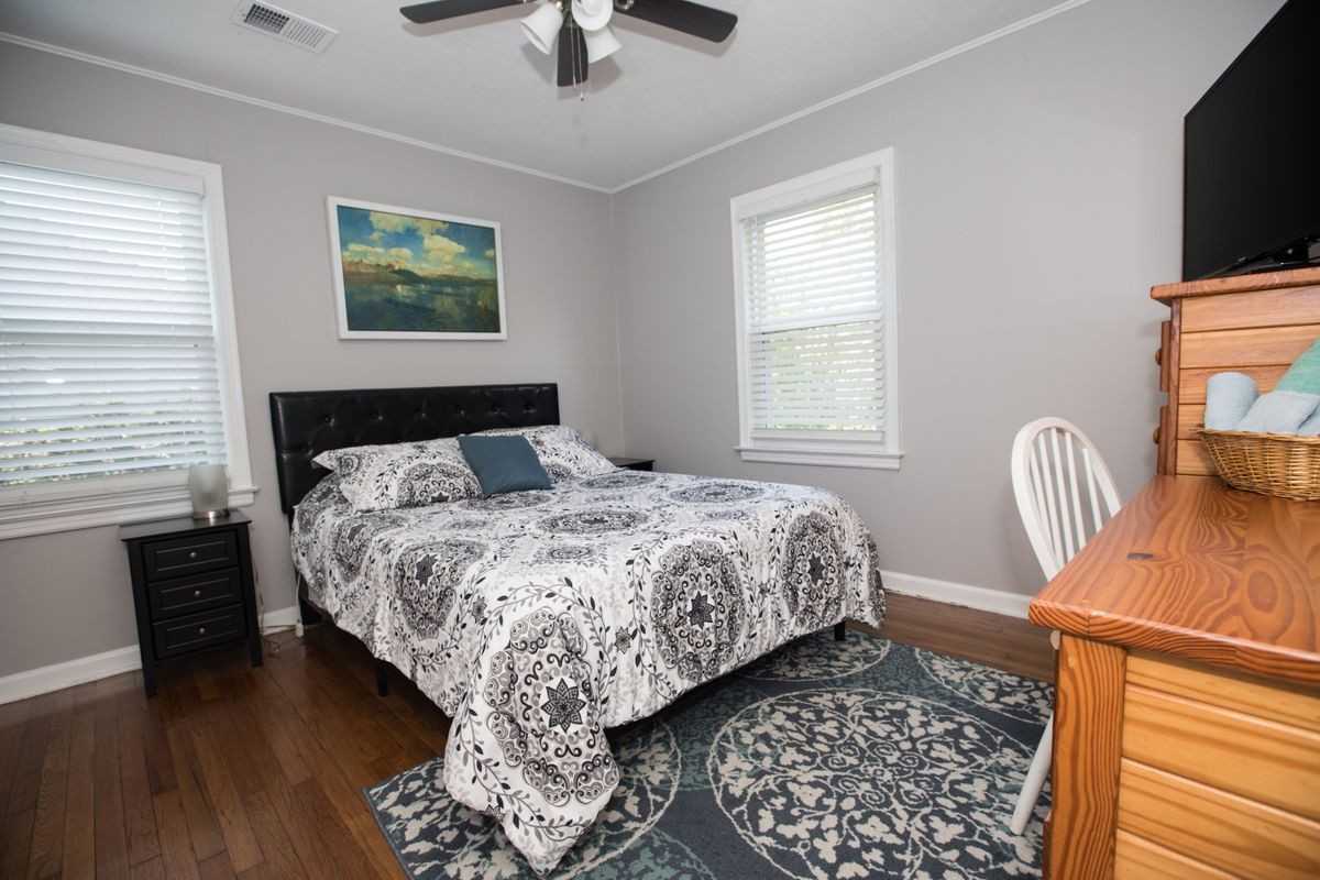 8604 W 57th St - Photo 6 of 28