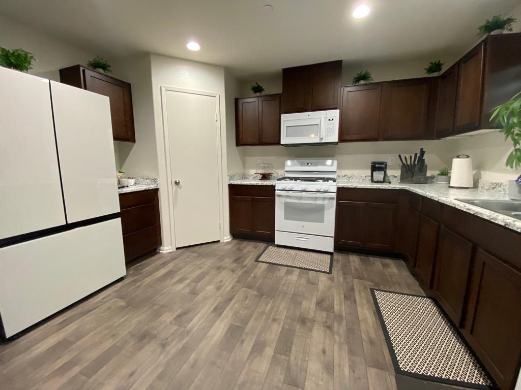 2397 Barbara St - Photo 3 of 10