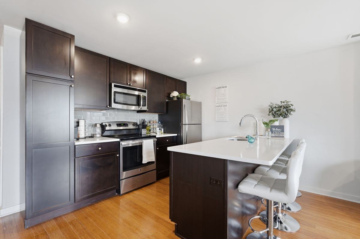 1608 Ridge Ave ##304 - Photo 5 of 19