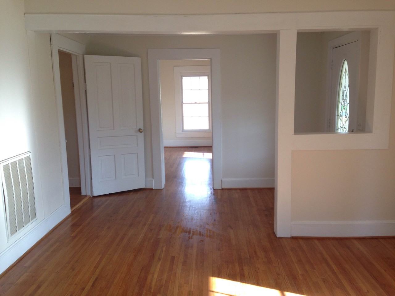 104 N Locust St - Photo 2 of 11