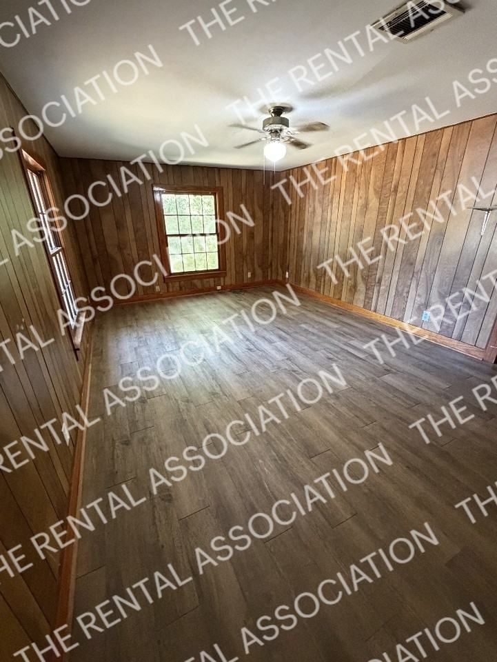 205 Michigan Ave - Photo 3 of 10