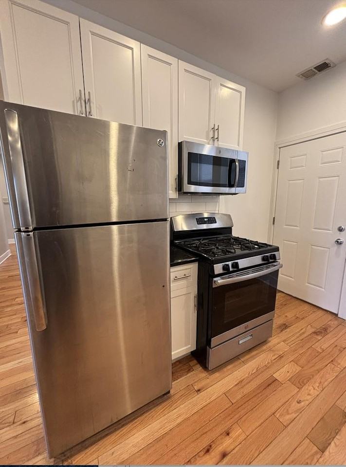 1161 W Lunt Ave #2 - Photo 3 of 8