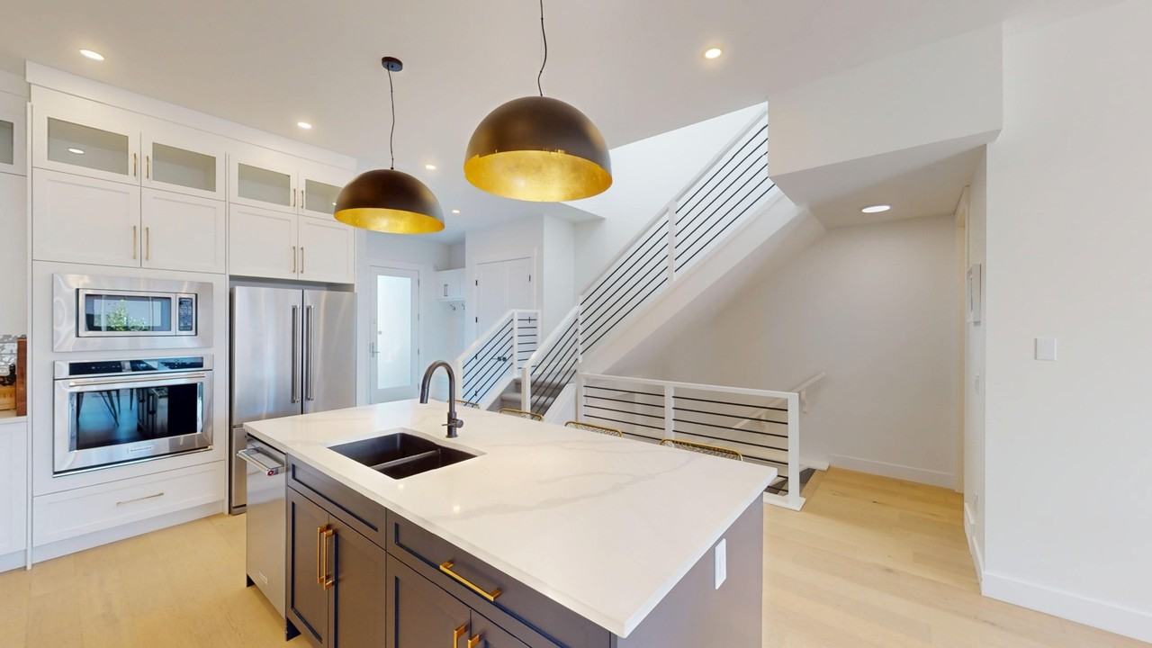 905 21 Ave Nw - Photo 3 of 32
