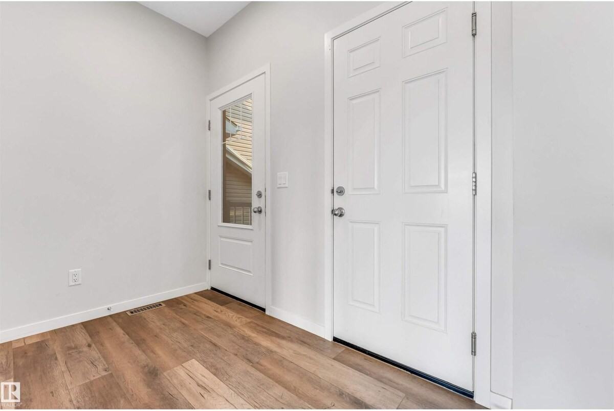 17536 49 St Nw - Photo 3 of 31
