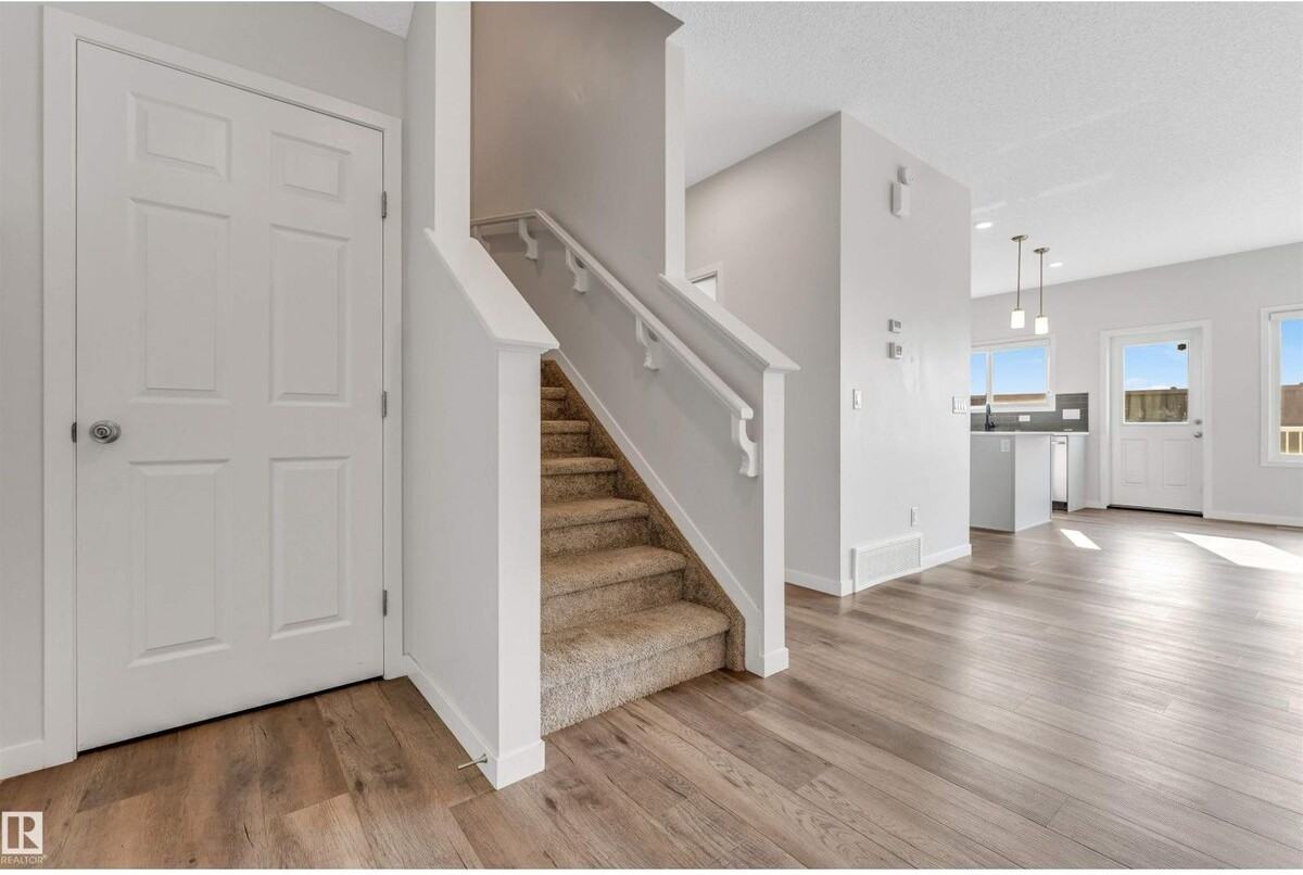 17536 49 St Nw - Photo 5 of 31