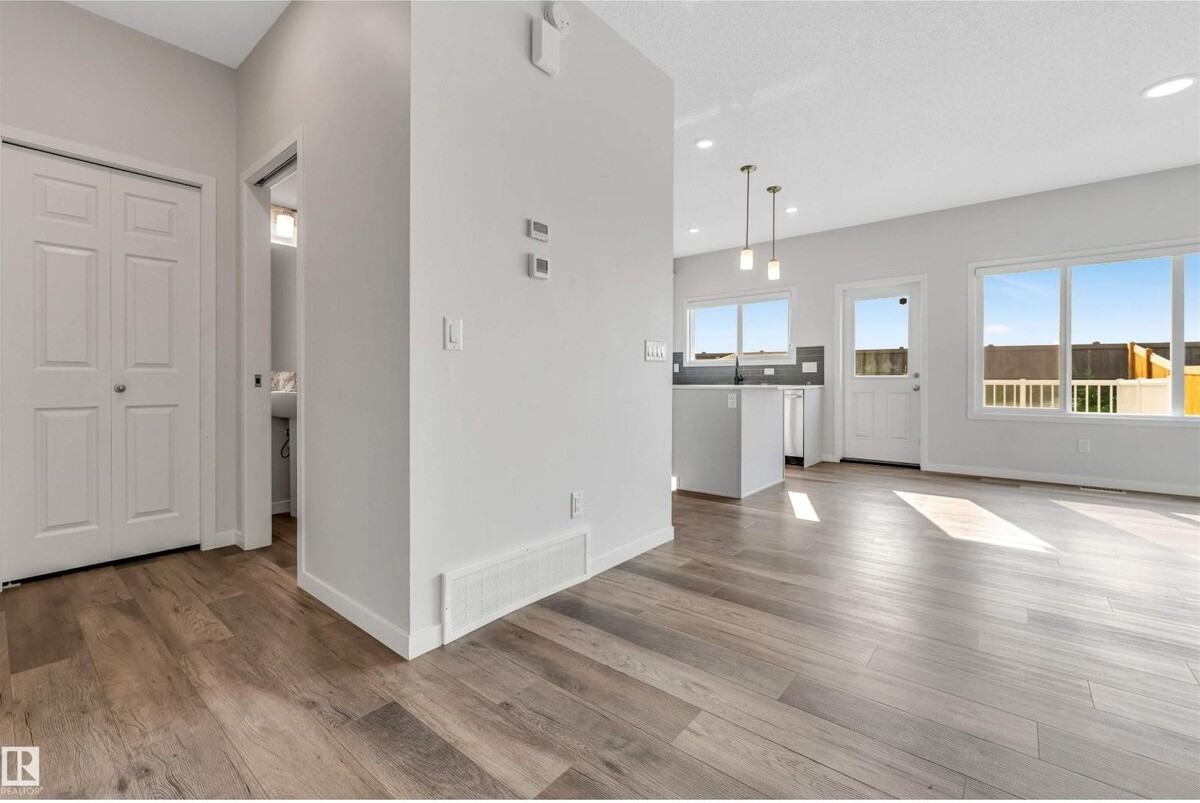 17536 49 St Nw - Photo 6 of 31