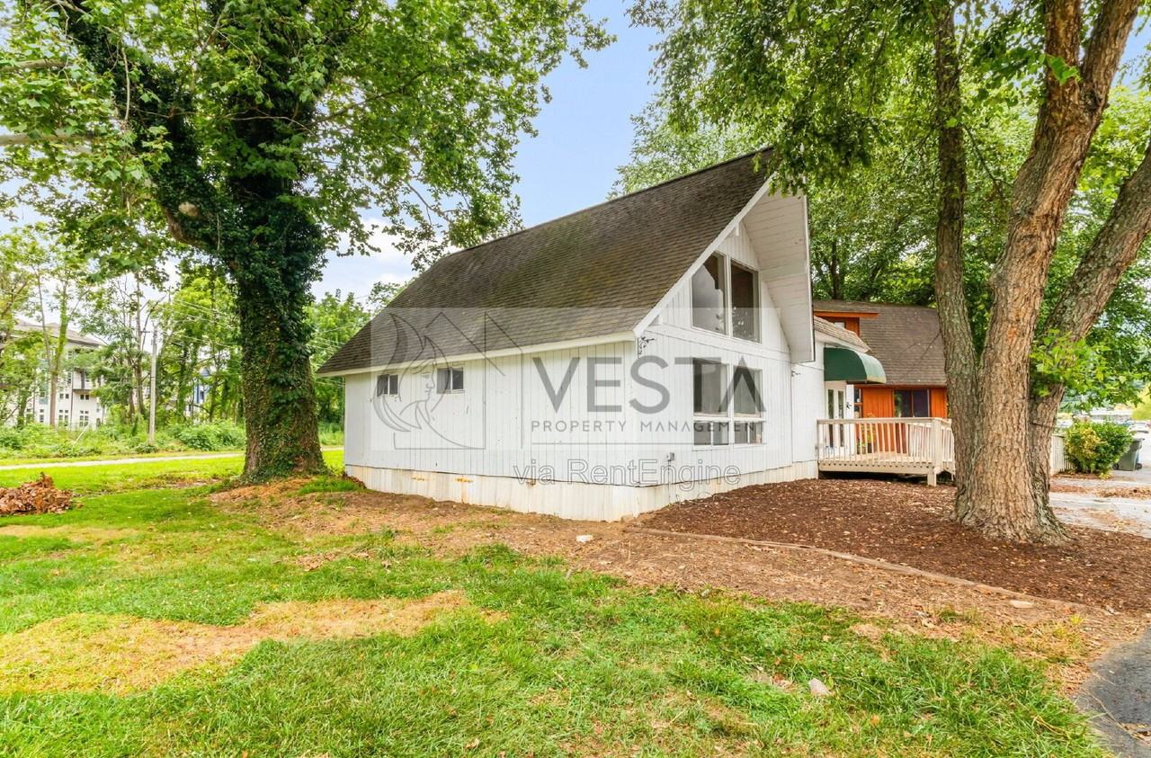 178 Waynesville Plz - Photo 3 of 42