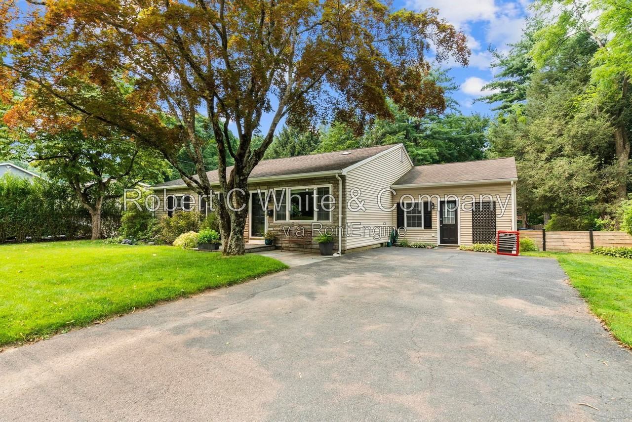 24 Topstone Dr - Photo 2 of 37