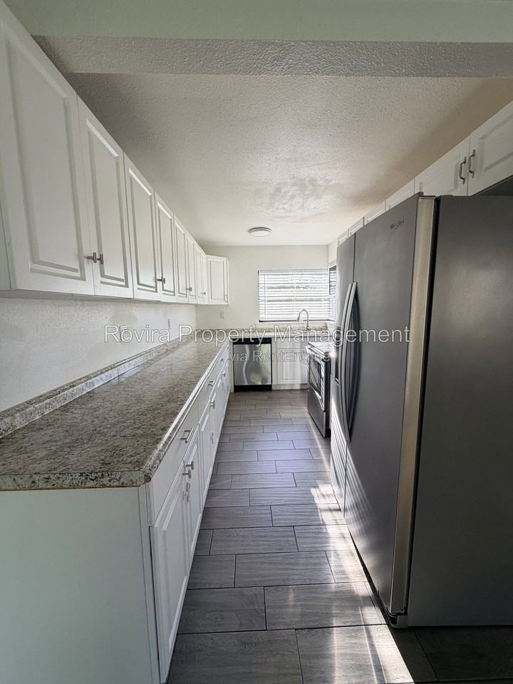 409 Poinciana Cir - Photo 4 of 22