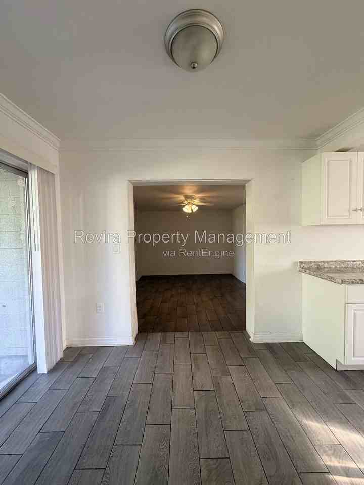 409 Poinciana Cir - Photo 5 of 22
