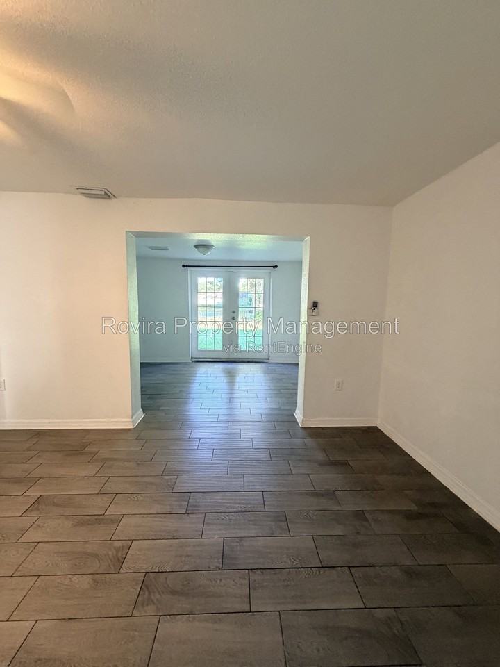 409 Poinciana Cir - Photo 7 of 22