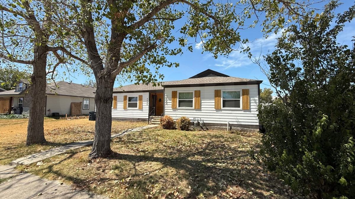 2644 Berryhill Dr - Photo 3 of 15