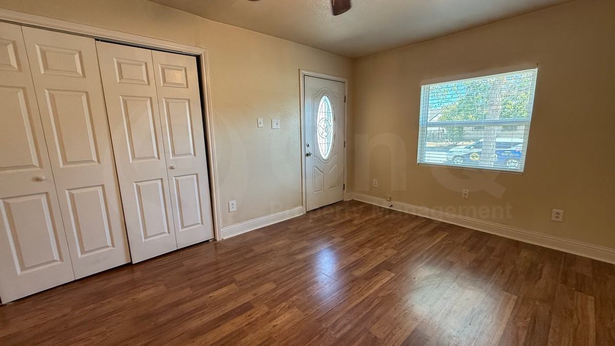 2644 Berryhill Dr - Photo 4 of 15