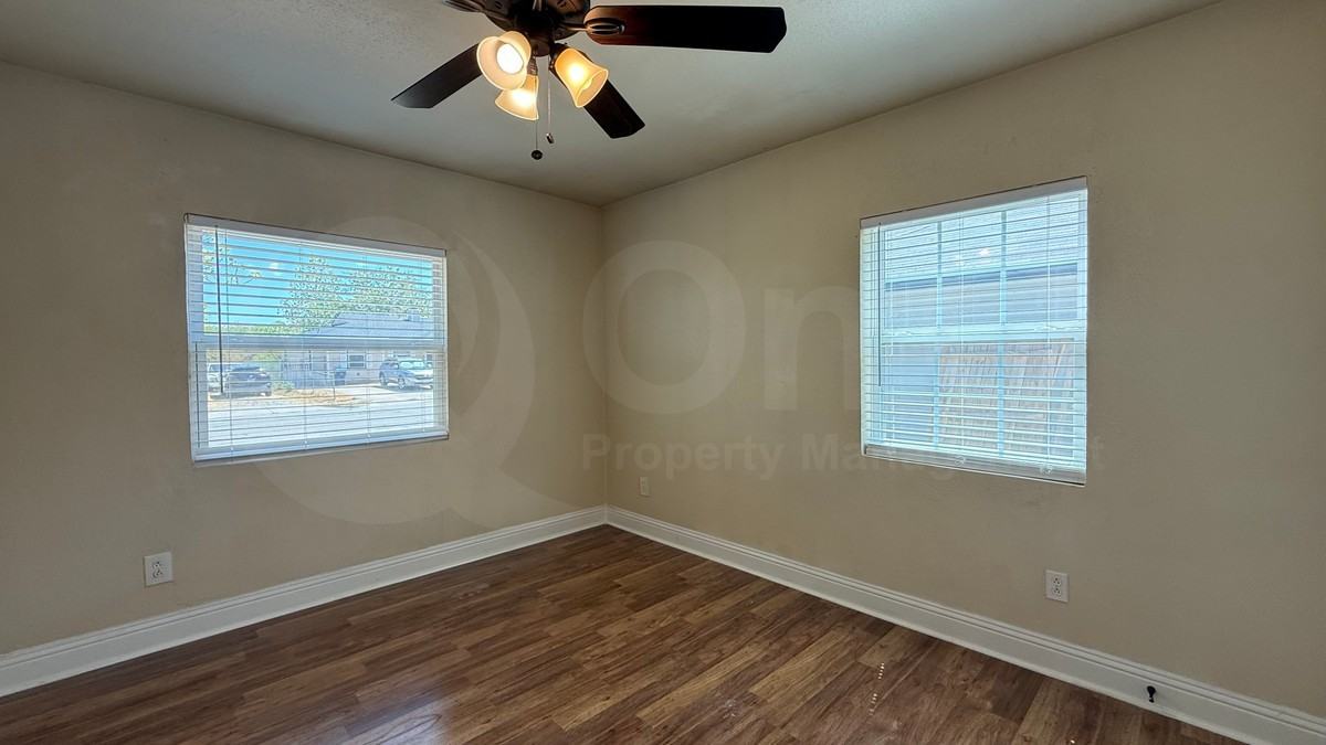 2644 Berryhill Dr - Photo 6 of 15
