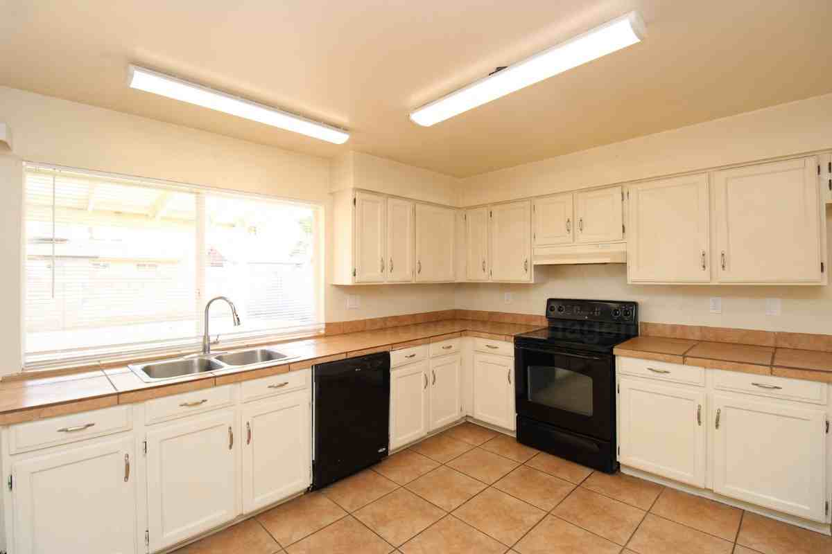 4215 E Alta Vista Rd - Photo 3 of 17