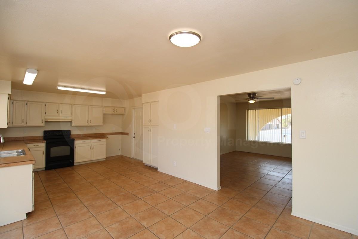 4215 E Alta Vista Rd - Photo 4 of 17