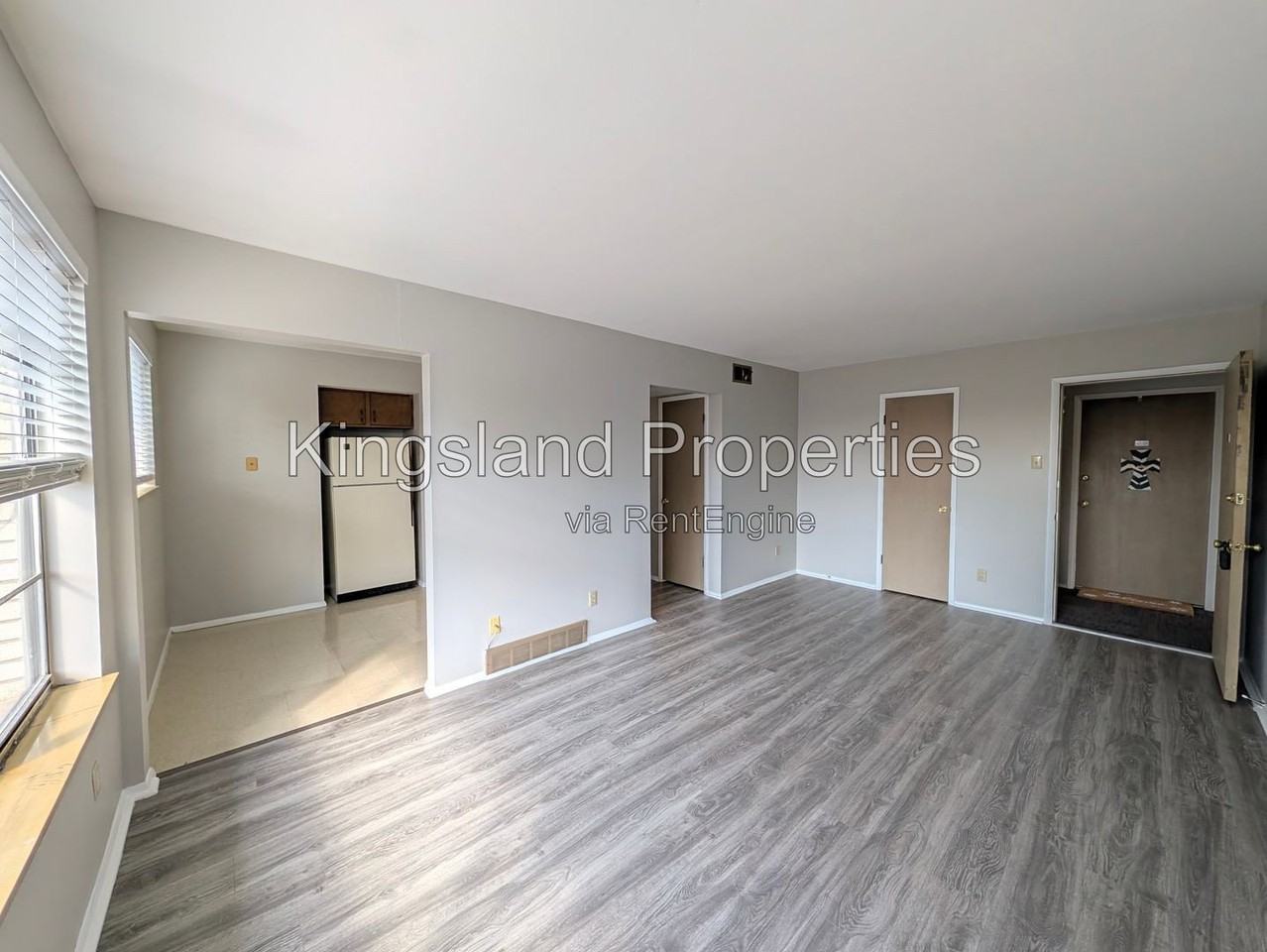 5353 Walsh St #2C - Photo 4 of 19