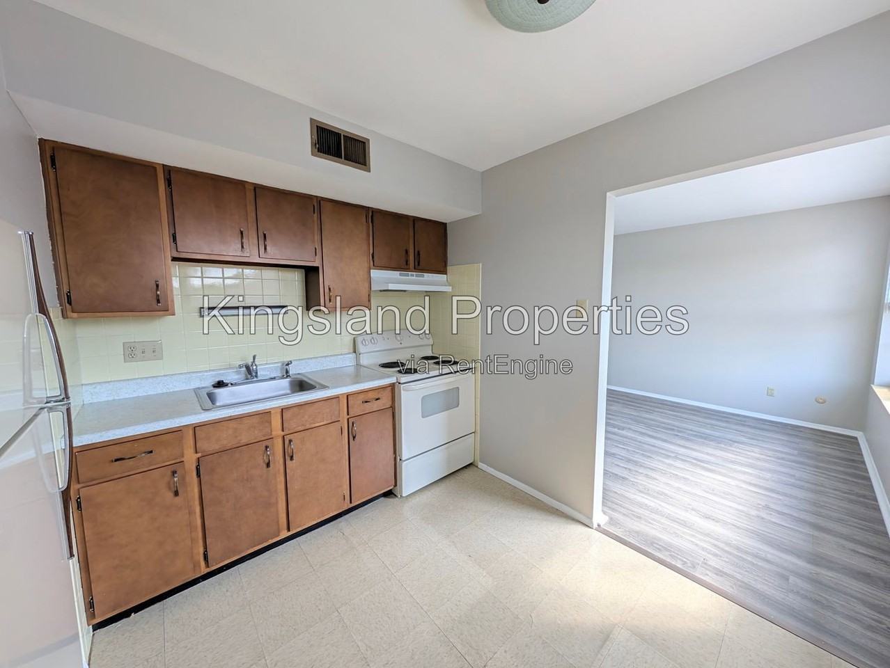 5353 Walsh St #2C - Photo 6 of 19