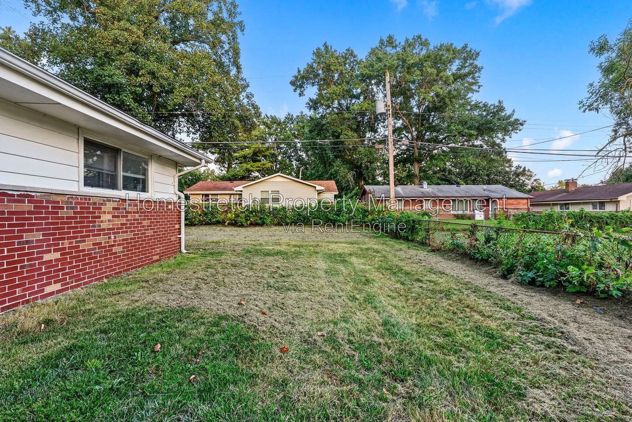 9710 Lanier Dr - Photo 5 of 29