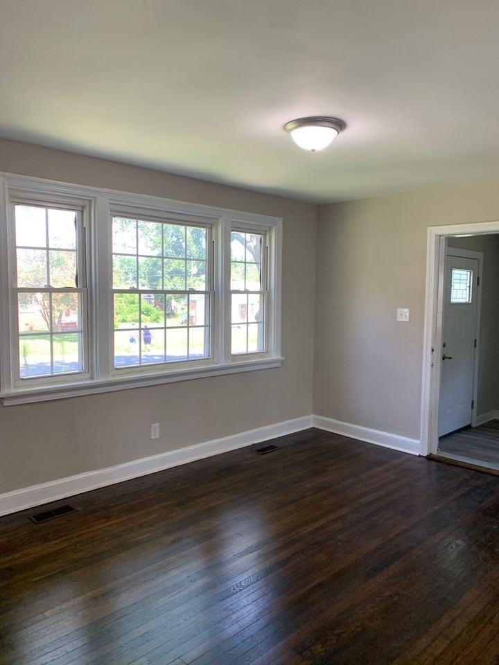 4603 Eastover Ave - Photo 4 of 19