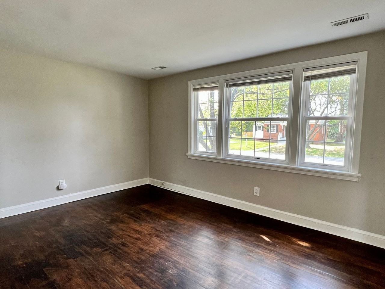 4603 Eastover Ave - Photo 5 of 19