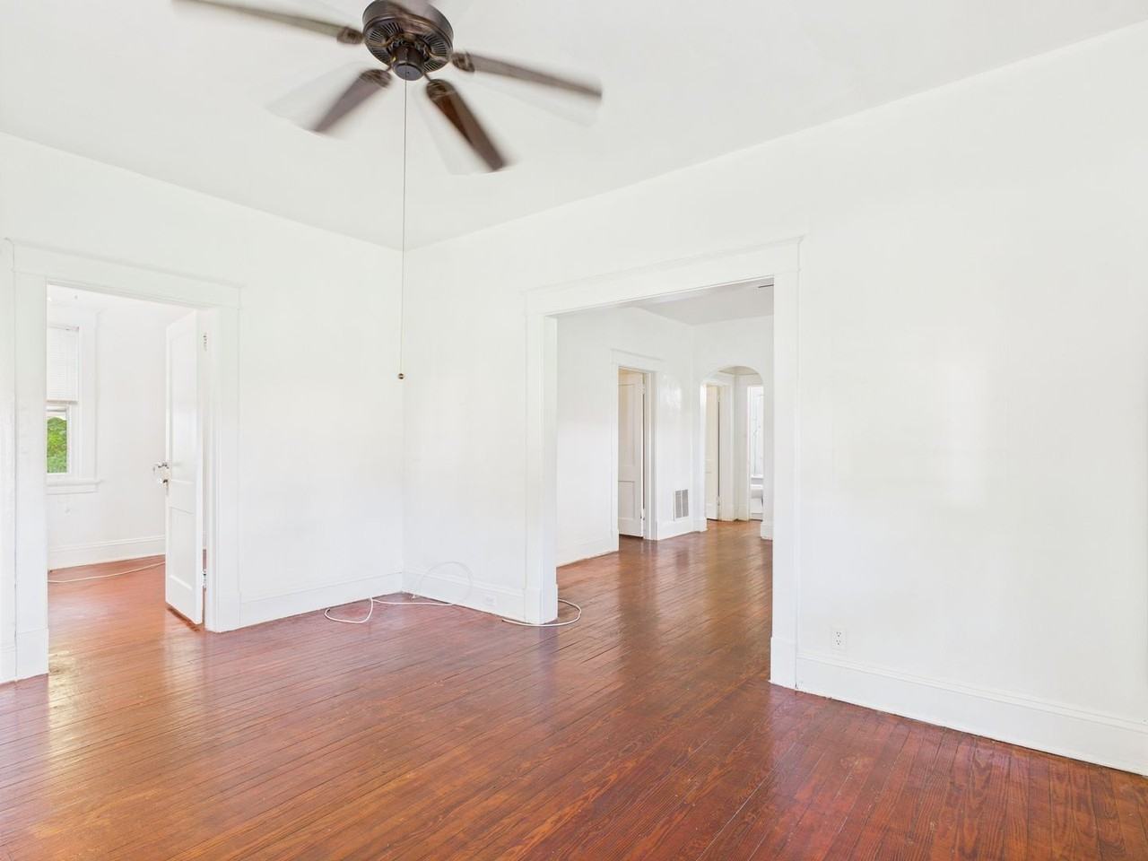 2404 Yorktown Ave - Photo 3 of 19