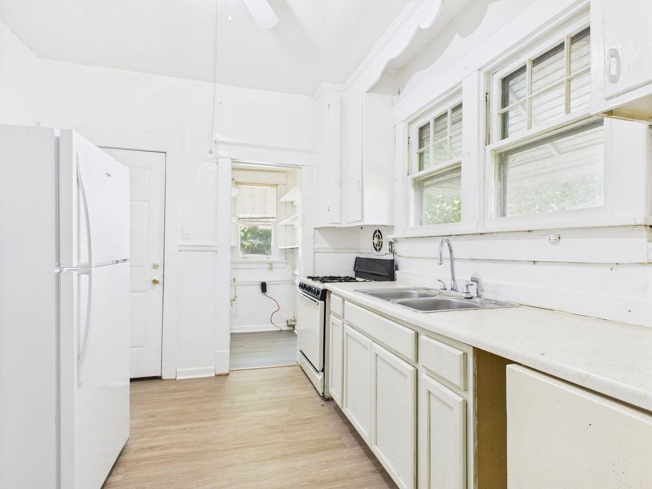 2404 Yorktown Ave - Photo 5 of 19