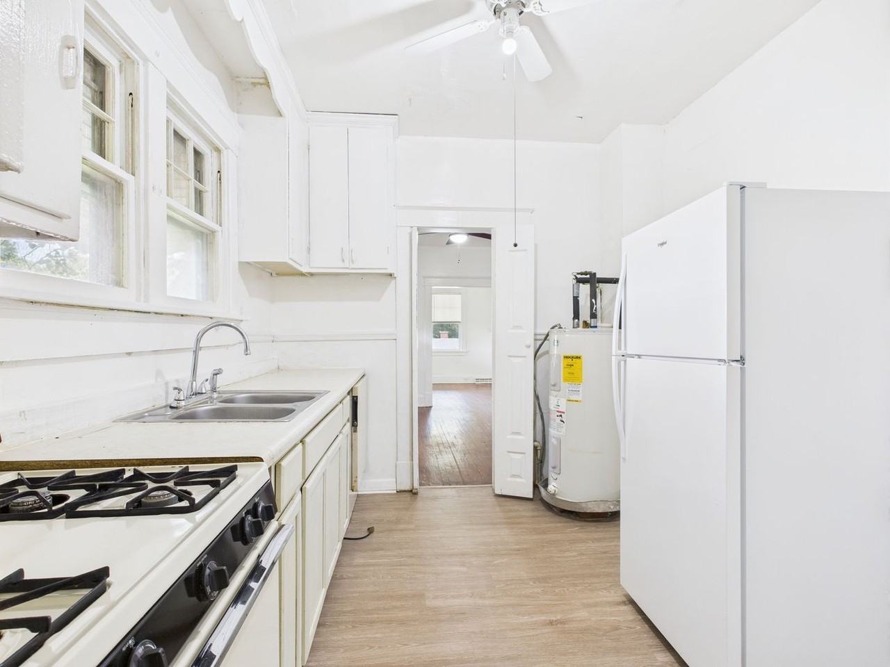 2404 Yorktown Ave - Photo 6 of 19