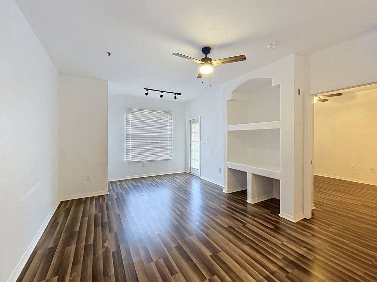 8516 Island Breeze Ln #201 - Photo 3 of 24