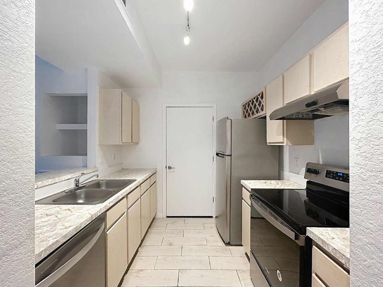 8516 Island Breeze Ln #201 - Photo 6 of 24
