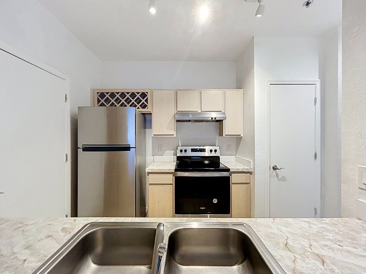 8516 Island Breeze Ln #201 - Photo 7 of 24