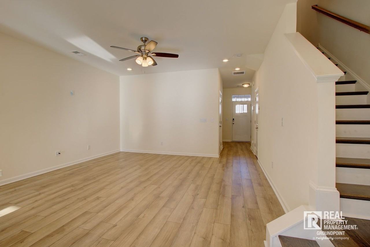 432 Trotters Ln - Photo 4 of 32