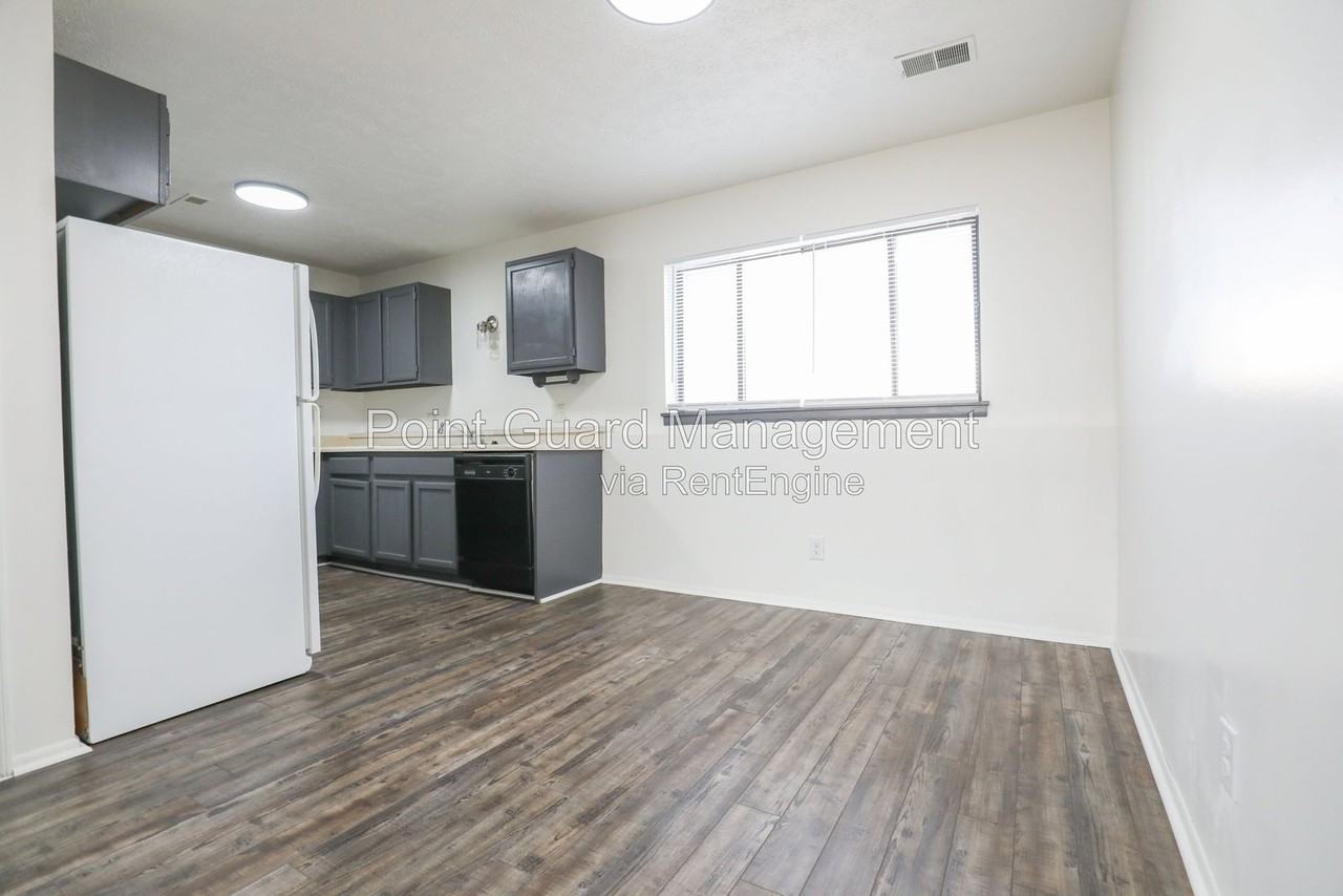 1268 Golden Gate Dr #342 - Photo 5 of 27