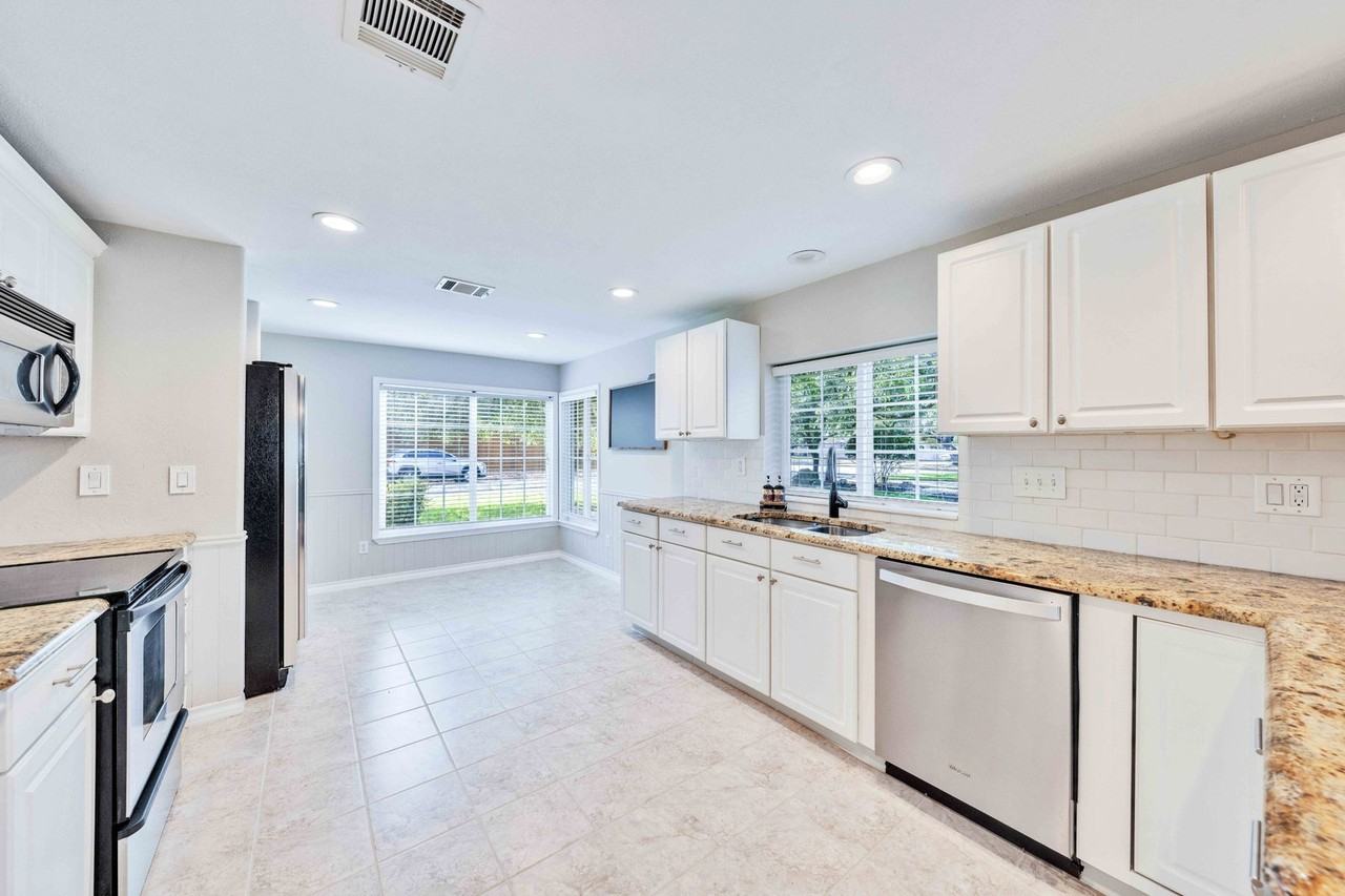 2608 Chowan Way - Photo 5 of 50