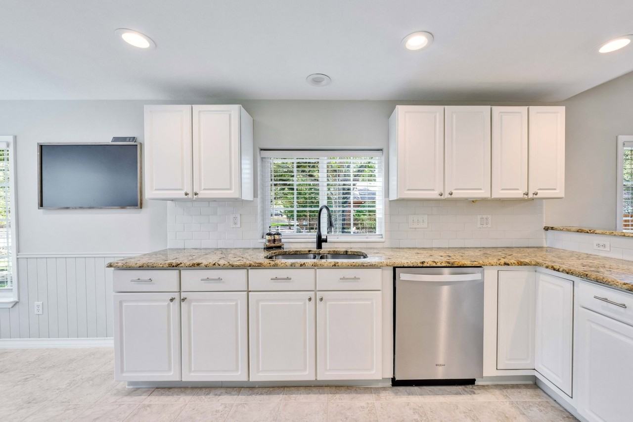 2608 Chowan Way - Photo 6 of 50