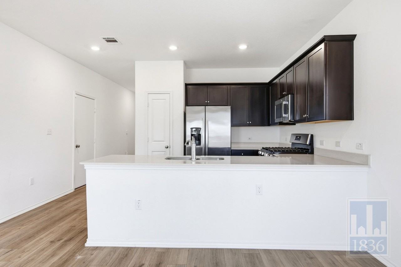 13705 Menard Way - Photo 4 of 50