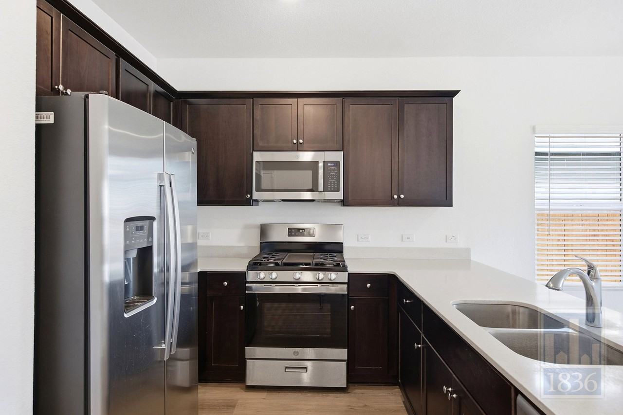 13705 Menard Way - Photo 5 of 50